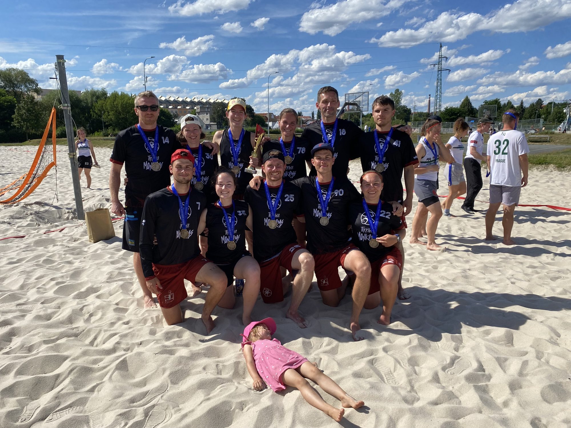 Zlato z plážového MČR 2024 v kategorii mixed patří Terrible Monkeys